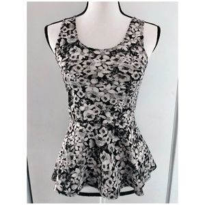 KRUSH Floral Peplum Black/White Top EUC